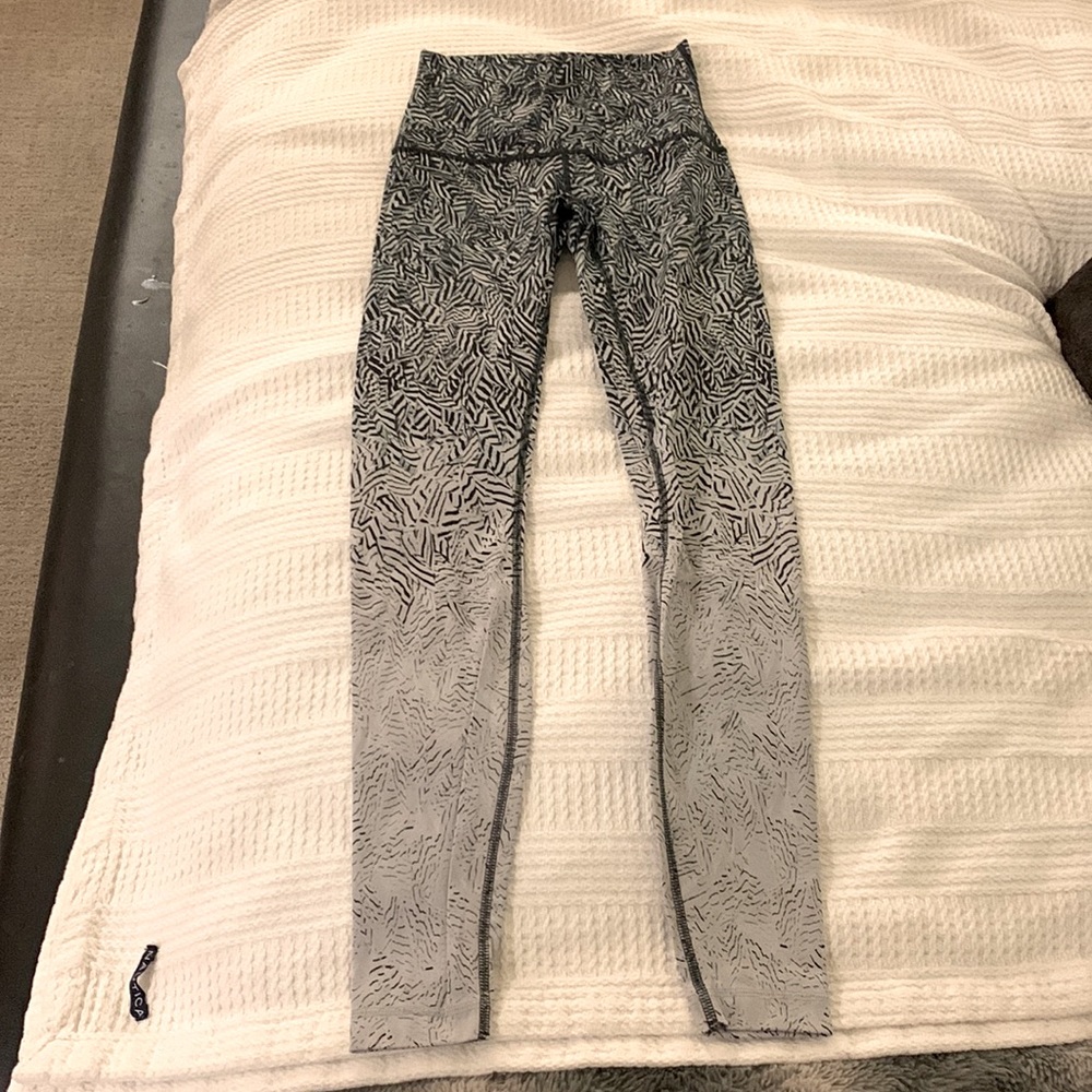 Blue/white ombré leggings
